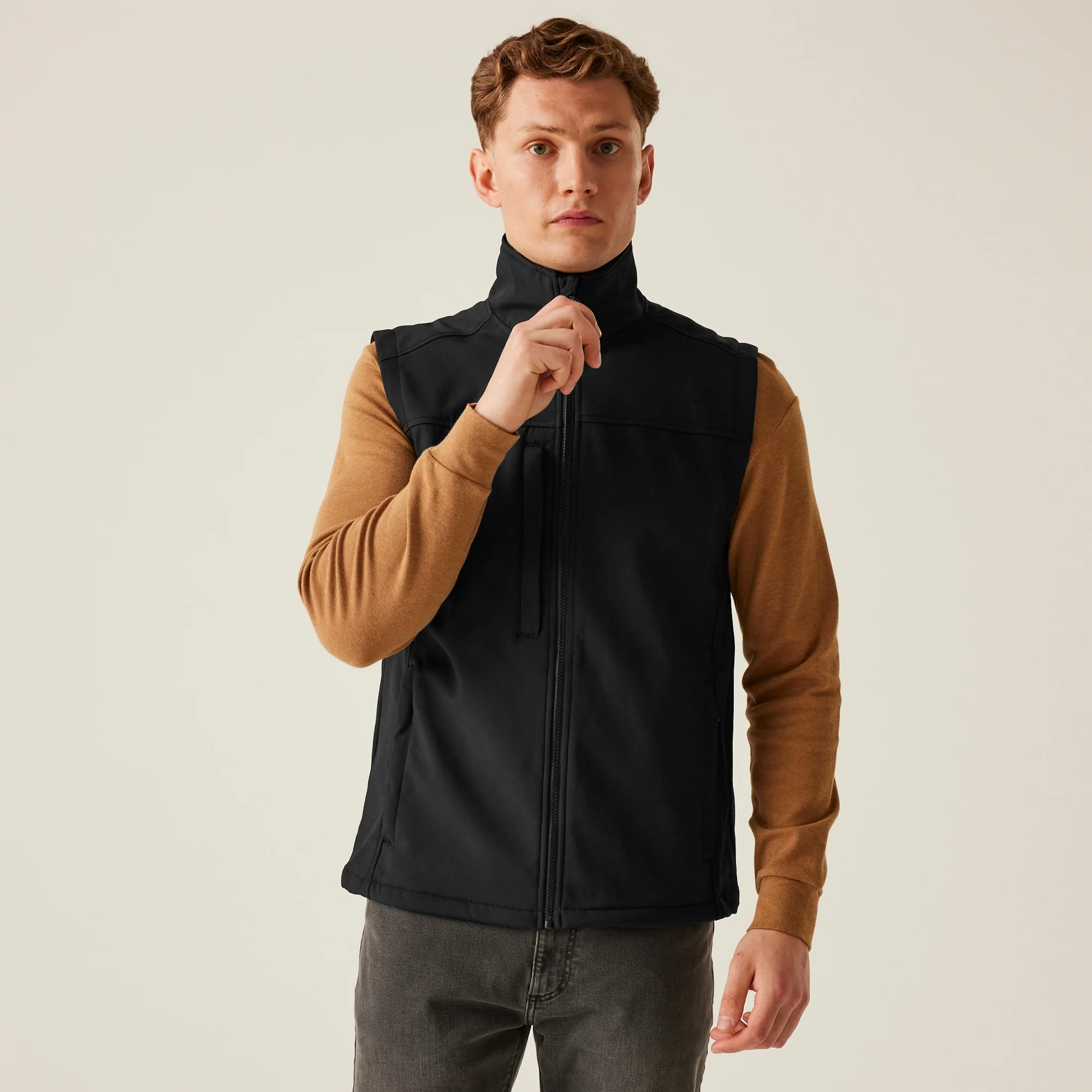 Regatta Flux Men's Softshell Bodywarmer - Image 10